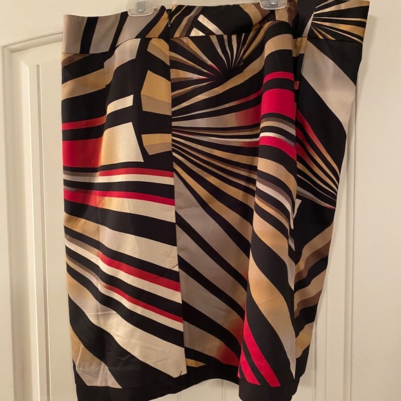 Faux wrap skirt - Picture 3 of 5